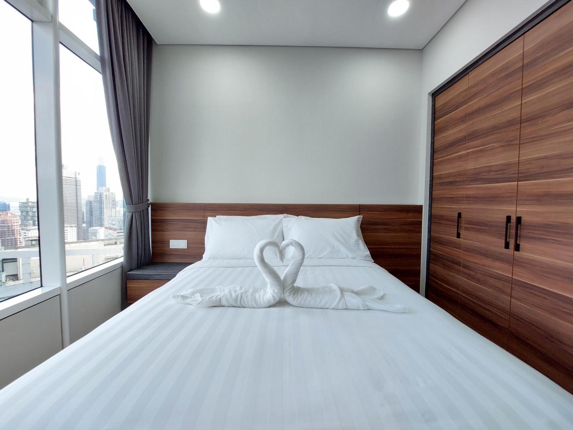 Sky Suites With Klcc Twin Tower View By Irent365 Kuala Lumpur Camera foto